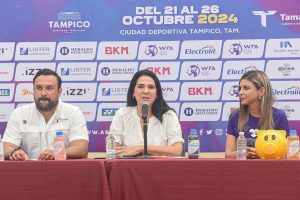 La alcaldesa Mónica Zacil Villarreal Anaya, junto a Benjamín Hernández y la Directora del CRIT-Tamaulipas, Mirtha Loyola, durante la presentación del Abierto Tampico 2024